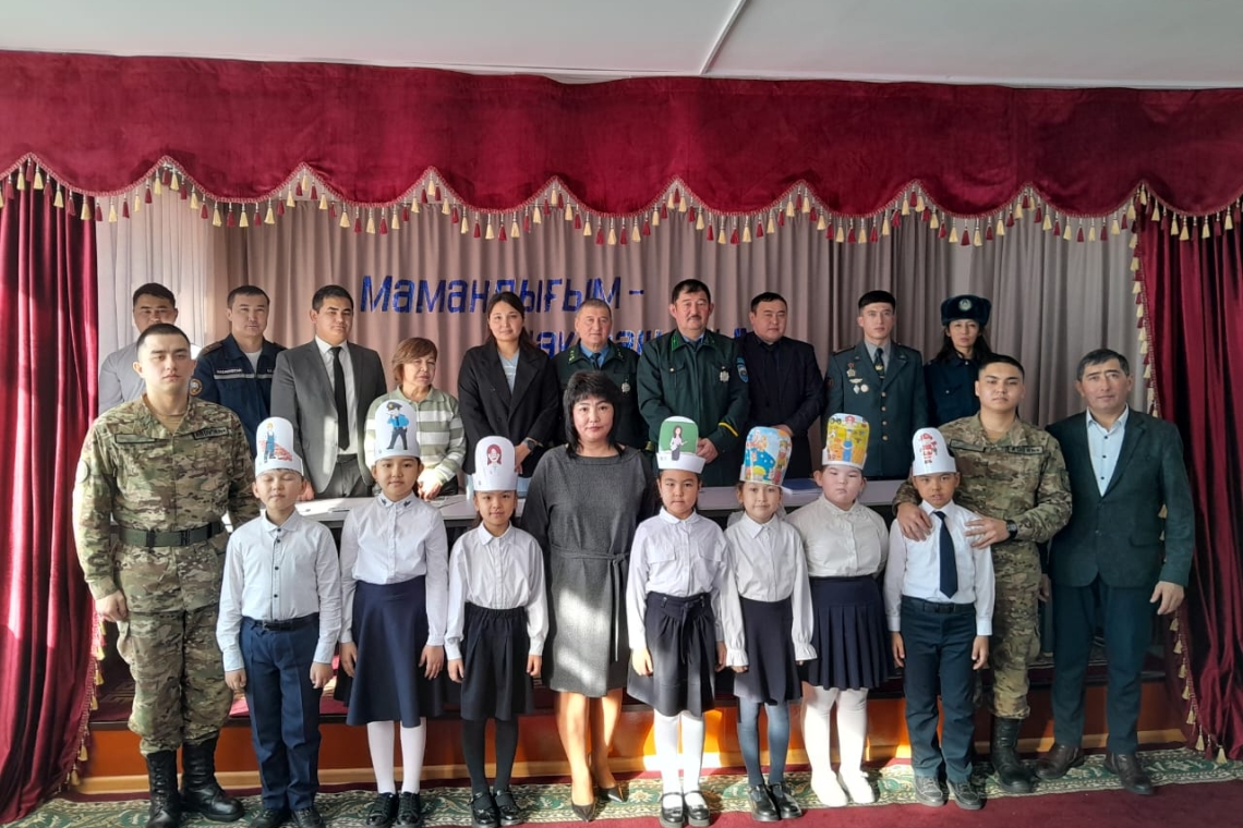 Бүгін, 9-10 сынып оқушыларына арналған"Мамандығым-мақтанышым" тақырыбында дөңгелек үстел сағаты ұйымдастырылды.