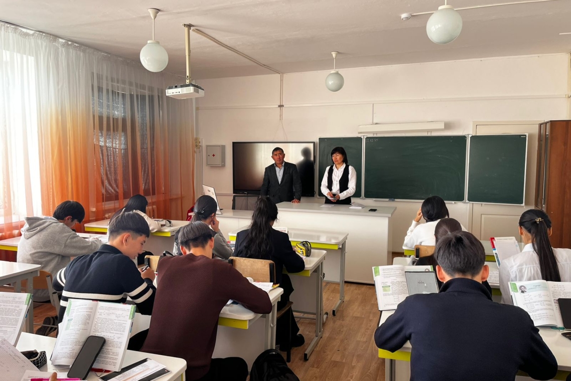 Мектебіміздің 9, 11 сынып оқушыларына кәсіптік бағдар беруші мұғалімдер Е. А. Алгожин мен А. Ж. Абирова мамандық таңдау, кәсіпке деген қызығушылықтарын ояту мақсатында дәріс сағатын өткізді. 