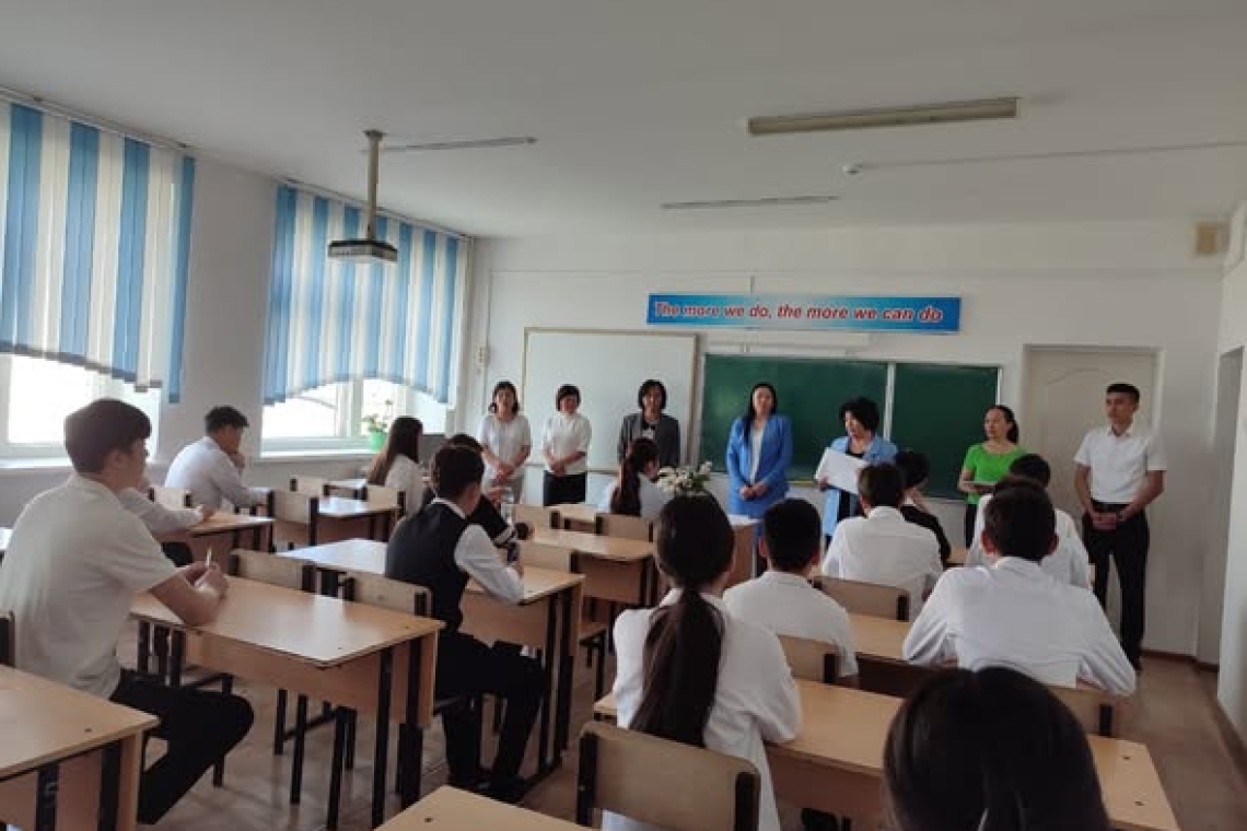 Бүгін, 29 мамыр күні мектебіміздің  9-сынып оқушылары математика пәні бойынша мемлекеттік емтихан тапсырды. Емтихан алдында мектеп директоры М. Олжабаева оқушыларға түсіндірме жұмысын жүргізіп, сәттілік тіледі. Оқушылар өз білімдерін көрсетіп, берілген та